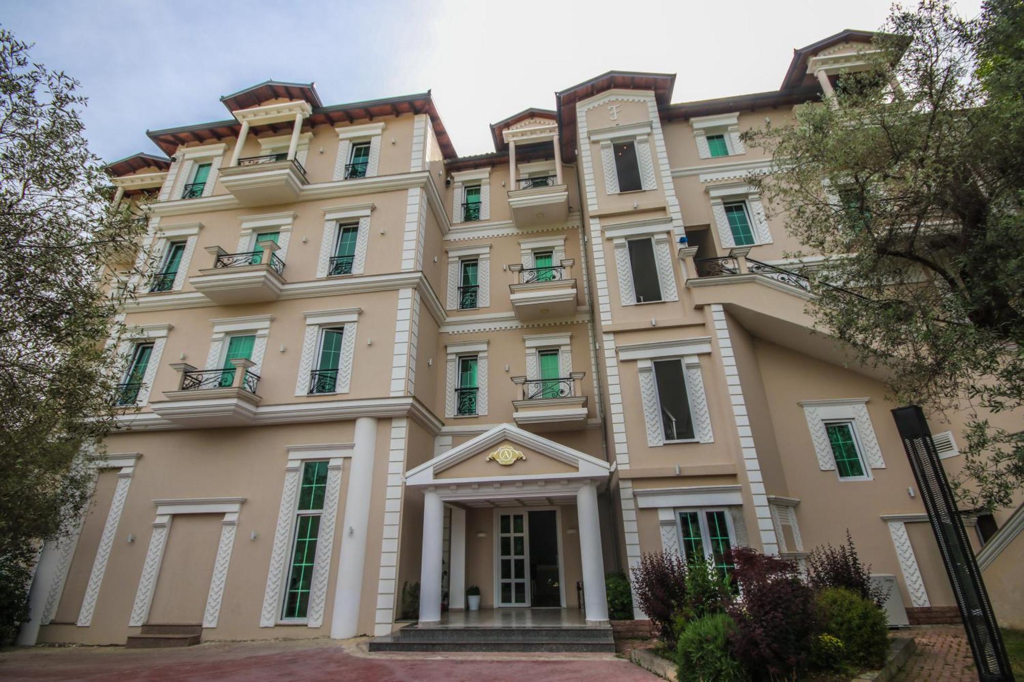 Love hotel Atrium