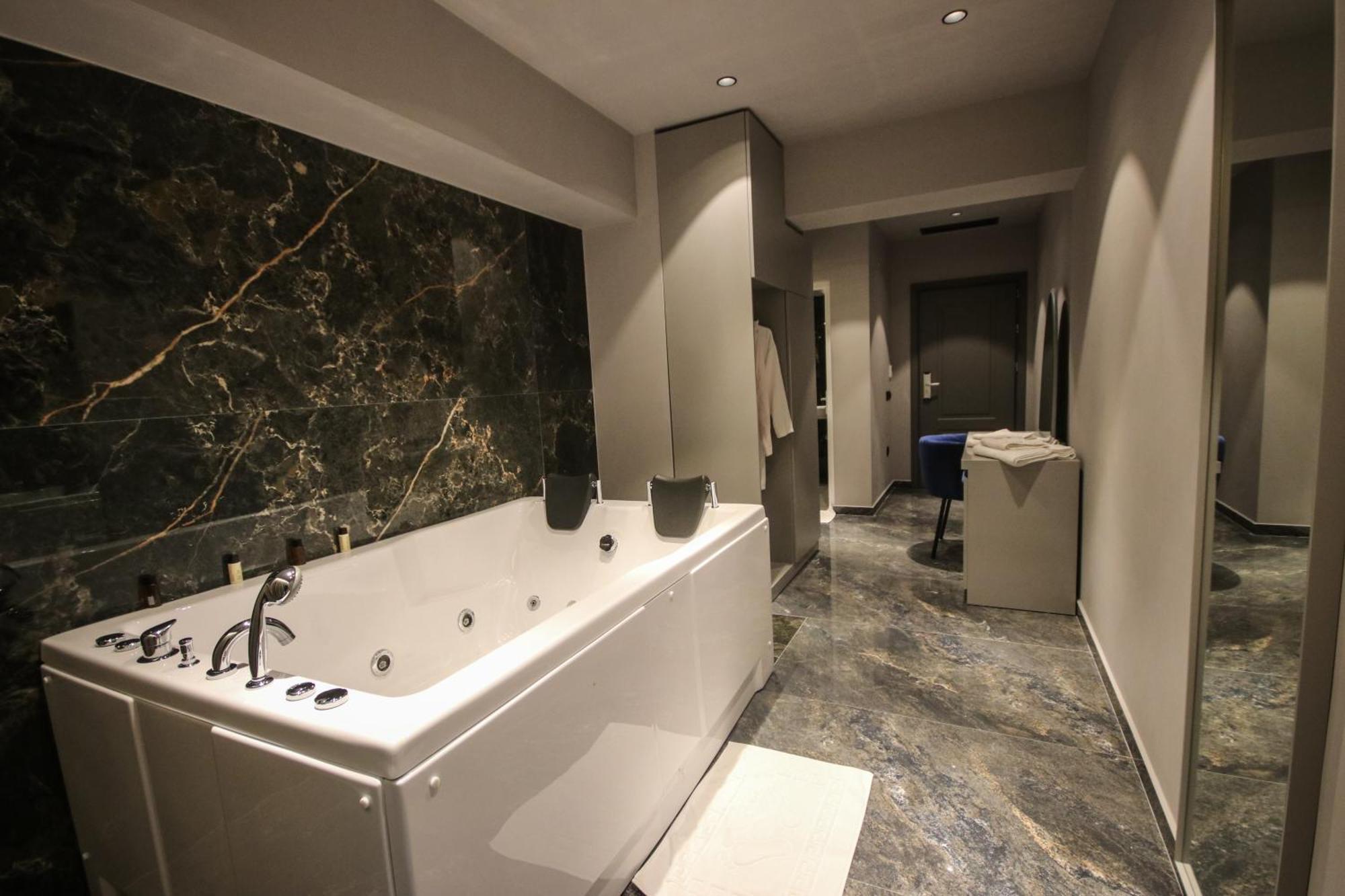 Love hotel Atrium Mjull-Bethore