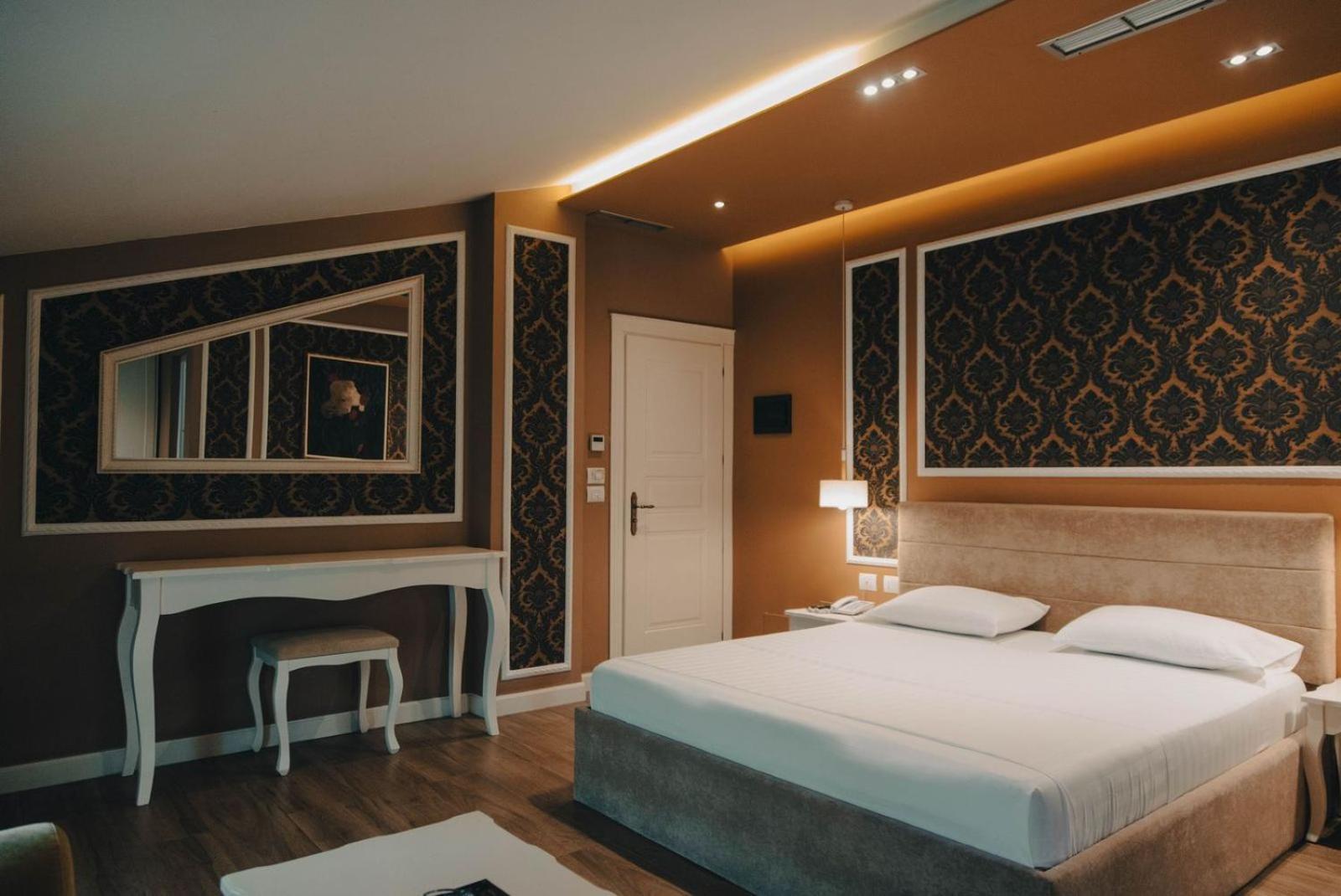 Atrium Love hotel *